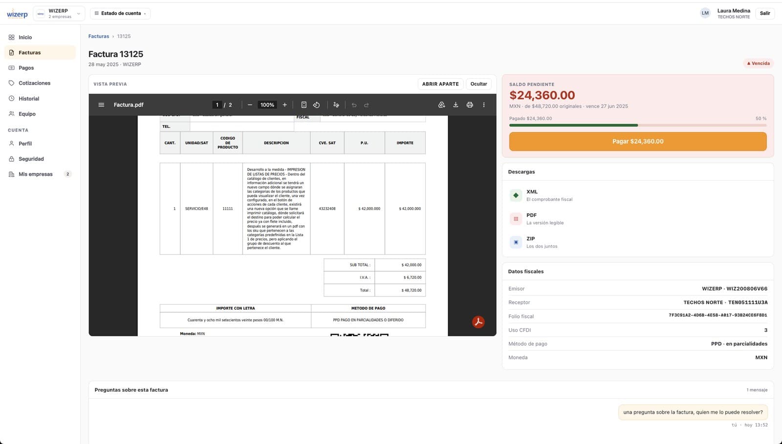 Vista de una factura vencida en el Portal de Clientes de Wizerp — visor de PDF con el CFDI a la izquierda mostrando cantidades, códigos, importes y sub-totales; panel derecho con saldo pendiente $24,360.00, barra de progreso de pago 50% ($24,360 pagado), botón grande Pagar, descargas XML, PDF y ZIP, sección Datos fiscales con emisor, receptor, folio fiscal, uso CFDI, método de pago PPD en parcialidades y moneda; abajo el hilo de preguntas del cliente al proveedor